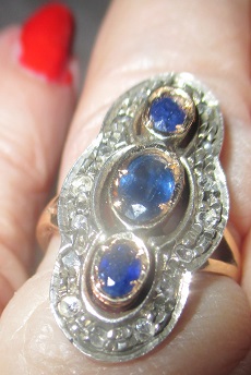 M570M Sapphire and Diamond ring Takst-Valuation N.Kr. 14 000